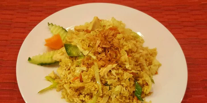 Vietnamské speciality: závitky s nudlemi nebo kuřecí polévka a rizoto