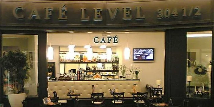 2 saláty, domácí těstoviny nebo rizoto v Café Level