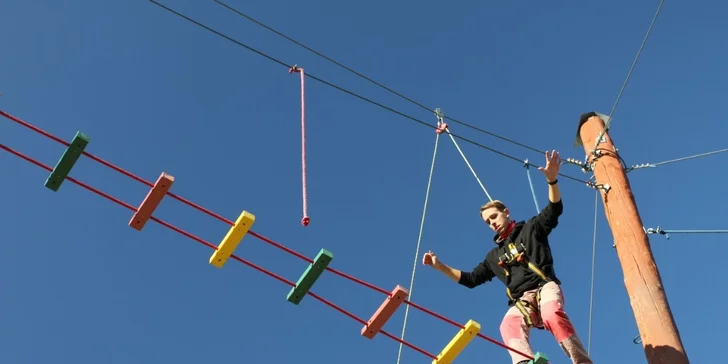 Adrenalinové lezení pro páry v Lanovém centru