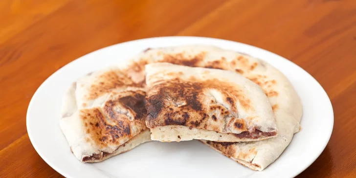 Ukrajinsko-ruské degustační menu s lahví vína pro 4 osoby