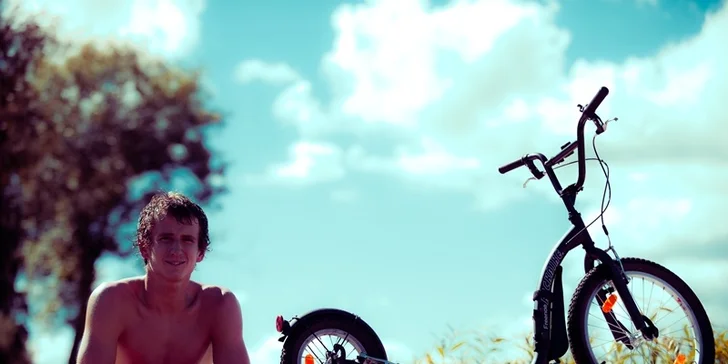Lipenskem na kolečkách: zapůjčení sportovní koloběžky Kickbike na 5 hodin
