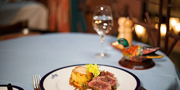 5chodové menu U Modré kachničky s daňčím tartarem i kančím hřbetem