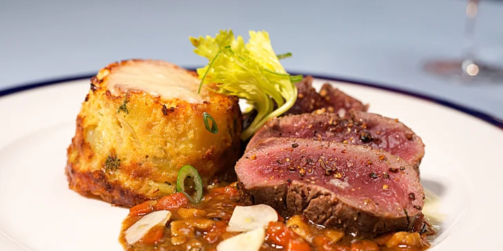 5chodové menu U Modré kachničky s daňčím tartarem i kančím hřbetem