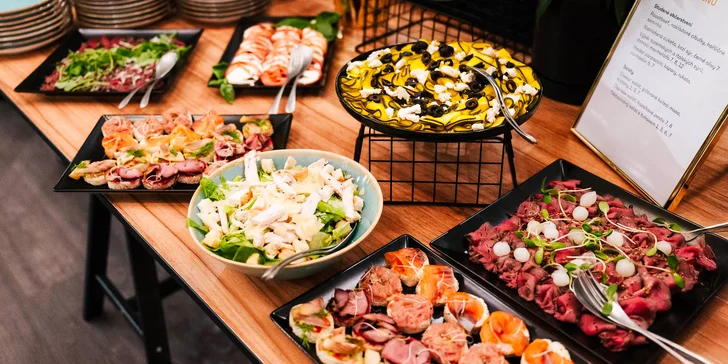 Bohatý nedělní brunch na Občanské plovárně: snídaňové a italské dobroty i neomezená konzumace alka či nealka