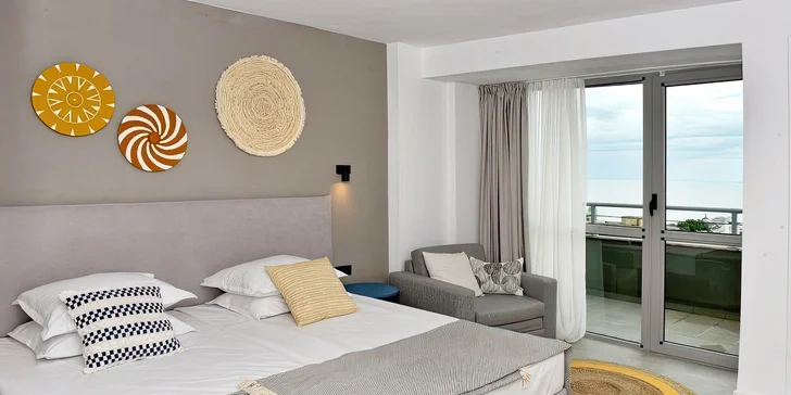 Bydlet budete ve 4* hotelu v klidné části letoviska, asi 300 metrů od centra. 