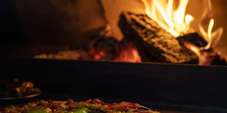 Pochutnajte si na pizzi, ktorú máte zdarma v cene voucheru (ak ste štyria, máte nárok až na dve pizze).
