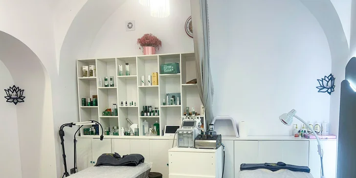 Na výběr máte PMU obočí pudrovou metodou či stínováním nebo rtů.