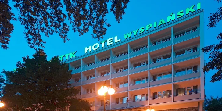 Hotel Wyspiański*** je situovaný v samotnom srdci Krakova neďaleko Rynku, železničnej stanice i všetkých najdôležitejších pamiatok a centra kultúrneho diania. 