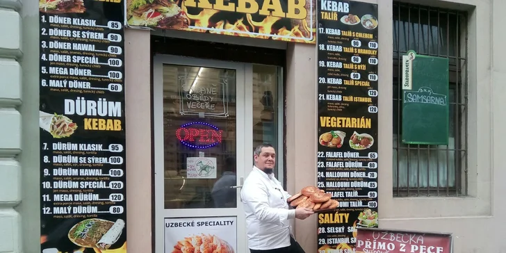 Výtečná pochoutka do ruky: Kebab v chlebu, tortile nebo boxu