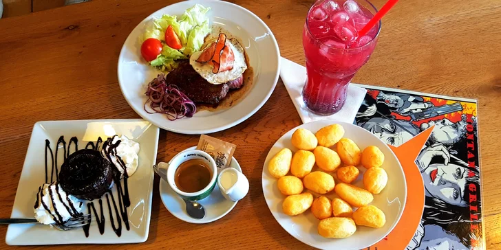 Menu inspirované filmem Pulp Fiction: hovězí steak, dezert, limonáda a kafe