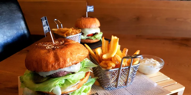 Burgery inspirované filmem Pulp Fiction: Čtvrtlibrák nebo Le Bic Mac