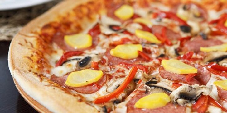 49 Kč za JEDNU velkou pizzu v restauraci Mars v Mariánských Lázních. Sýrovo-šunkovo-rajčatovo-oregánový večer se 71% slevou!