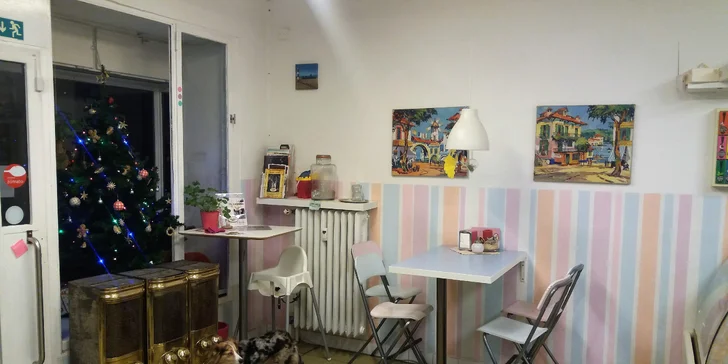 Zastavení, které vás potěší: káva dle výběru a slaďoučká bezlepková makronka