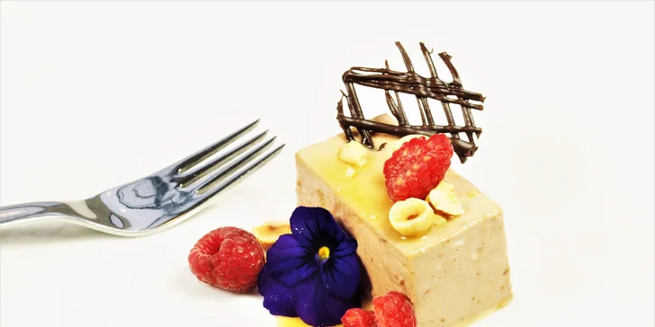 Moderní degustační menu: kachní prso s řasou Nori i telecí tataráček