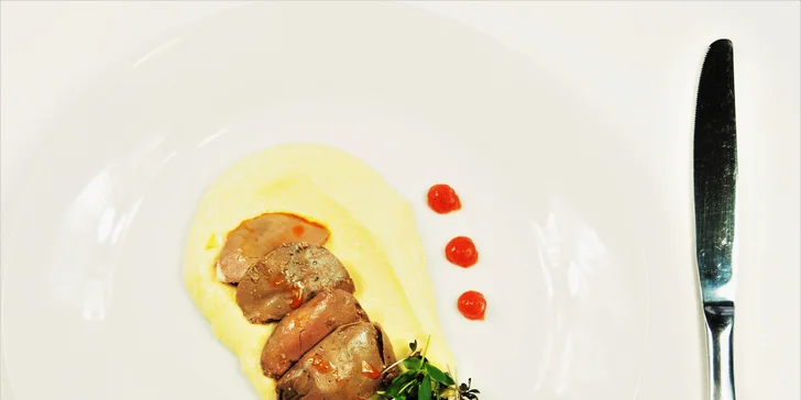 Moderní degustační menu: kachní prso s řasou Nori i telecí tataráček