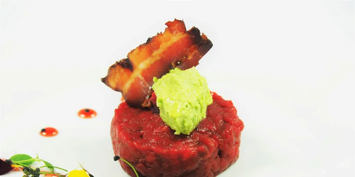 Moderní degustační menu: kachní prso s řasou Nori i telecí tataráček