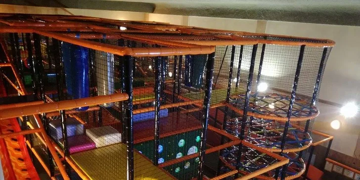 Vypusťte děti do labyrintu: Vstup do dětské herny s 5 patry prolézaček