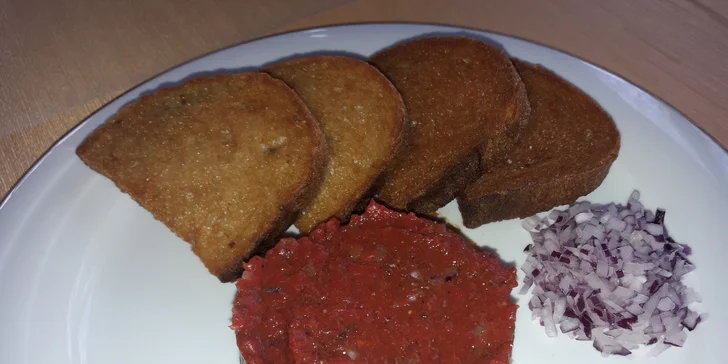 Tatarák z pravé svíčkové s křupavými topinkami