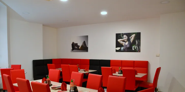 Sushi set s 32 kousky s krevetami, lososem, tuňákem i avokádem