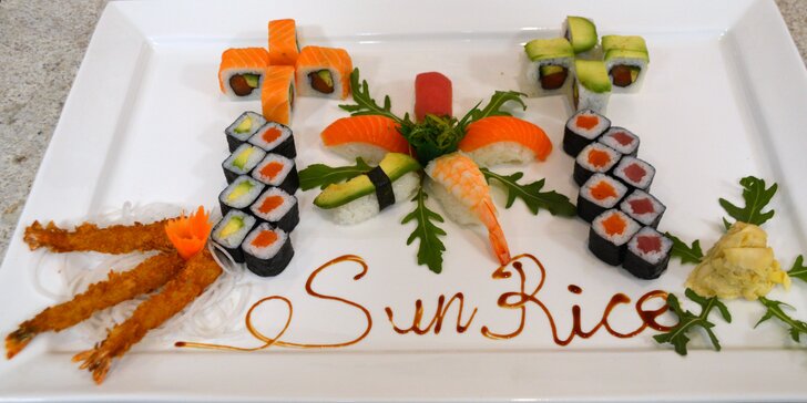 Sushi set s 32 kousky s krevetami, lososem, tuňákem i avokádem