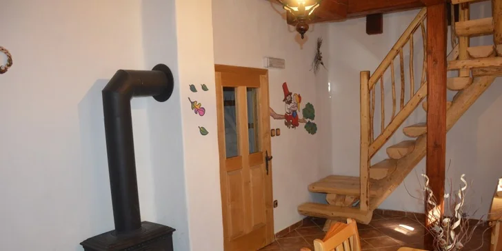 Rodinný pobyt v Pohádkové vesničce s polopenzí a vstupem do bazénu