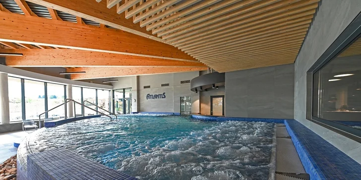 Užijete si tu i dávku relaxu, v ceně máte denně vstup na 2 hod. do wellness, kde je sauna, bazén, vířivka a relaxační prostor. 