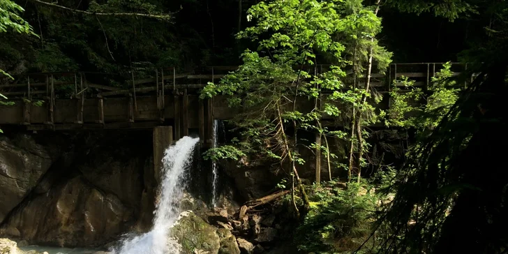 Turistika třemi soutěskami: Vorderkaserklamm, Seisenbergklamm, Lamprechtshöhle