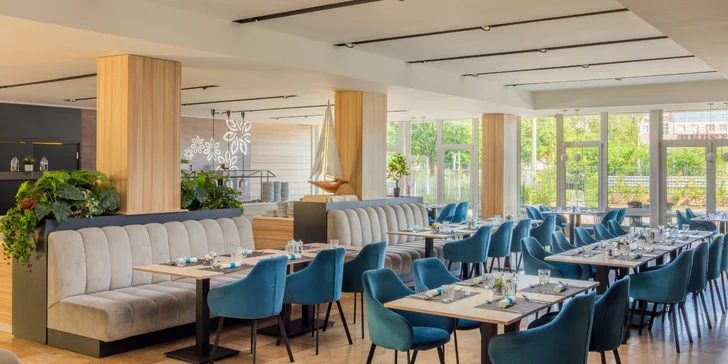 Restaurací Liliom (Lilie)