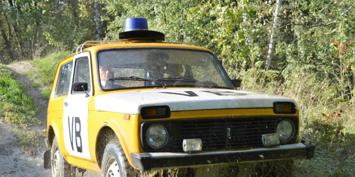 Terénní a silniční jízdy v retro vozech VB: 30 minut s řidičem i možnost řízení