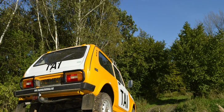Terénní a silniční jízdy v retro vozech VB: 30 minut s řidičem i možnost řízení