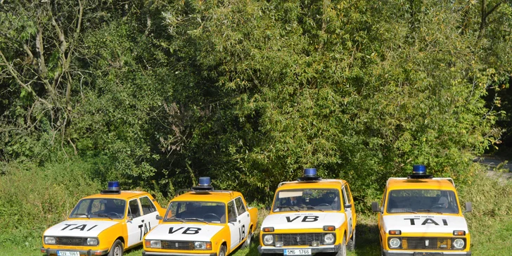 Terénní a silniční jízdy v retro vozech VB: 30 minut s řidičem i možnost řízení