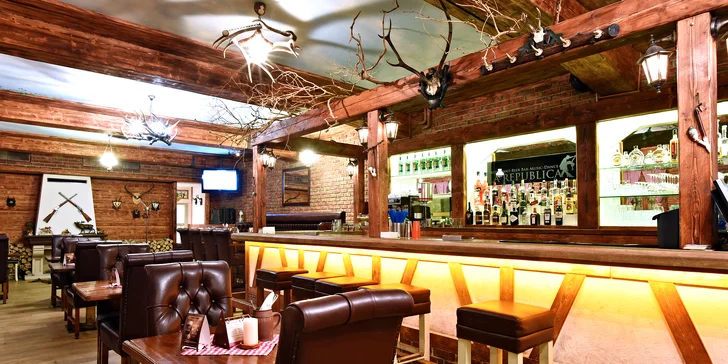 Elegantní restaurace má prvorepublikovou atmosféru, která se promítá i do zdejší kuchyně.