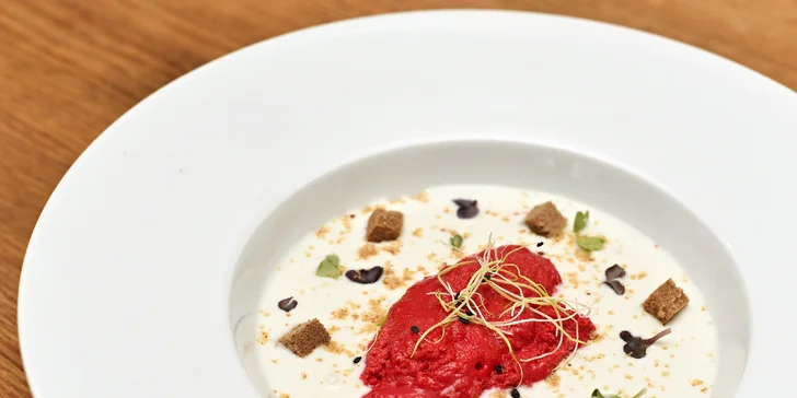 4chodové menu pro zamilované: mořský vlk nebo hovězí steak a lahev vína