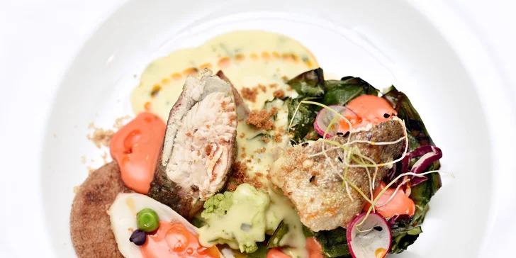 4chodové menu pro zamilované: mořský vlk nebo hovězí steak a lahev vína