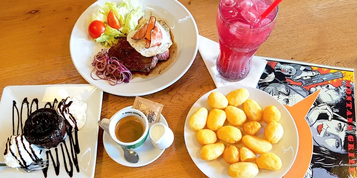 Menu inspirované filmem Pulp Fiction: hovězí steak, dezert, limonáda a kafe