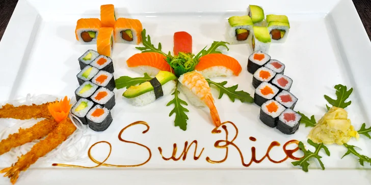 Sushi set s 32 kousky s krevetami, lososem, tuňákem i avokádem