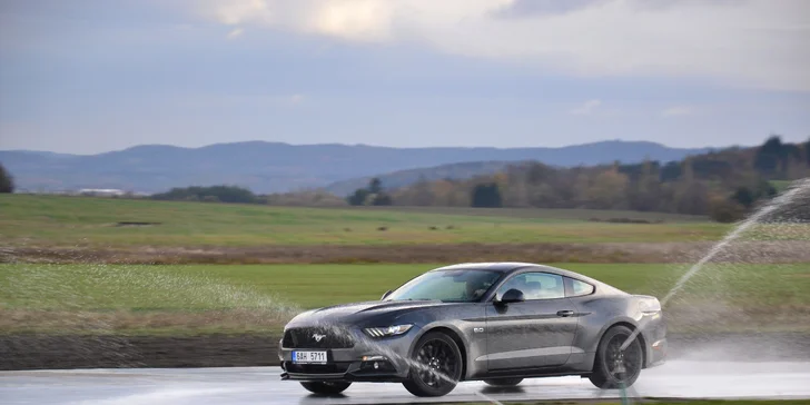 Exkluzivní škola smyku na polygonu s novým vozem Ford Mustang 5.0 GT