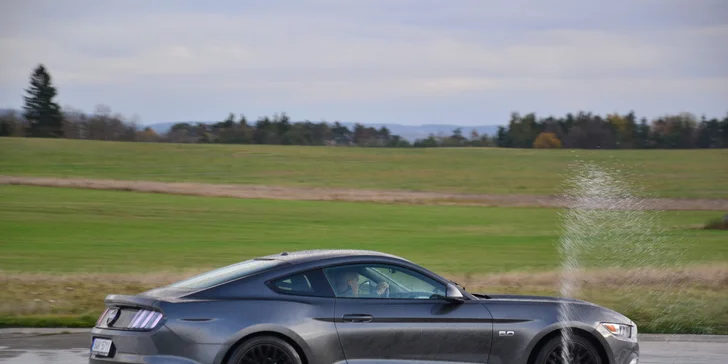 Exkluzivní škola smyku na polygonu s novým vozem Ford Mustang 5.0 GT