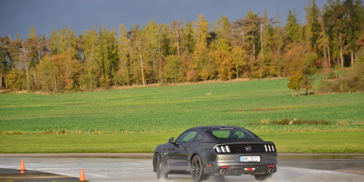 Exkluzivní škola smyku na polygonu s novým vozem Ford Mustang 5.0 GT
