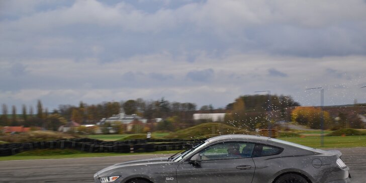 Exkluzivní škola smyku na polygonu s novým vozem Ford Mustang 5.0 GT