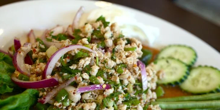 Gastronomické putování Asií: thajské degustační menu v Café Buddha pro dva