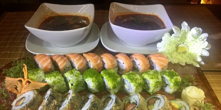 Sushi sety s 22 až 38 kousky, některé i s polévkou Tom Yun nebo Miso