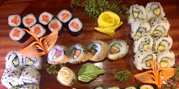 Sushi sety s 22 až 38 kousky, některé i s polévkou Tom Yun nebo Miso