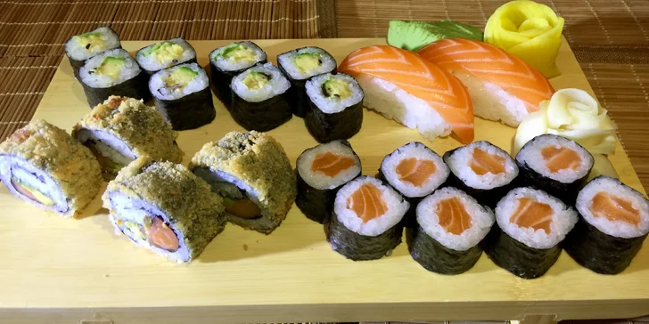 Sushi sety s 22 až 38 kousky, některé i s polévkou Tom Yun nebo Miso