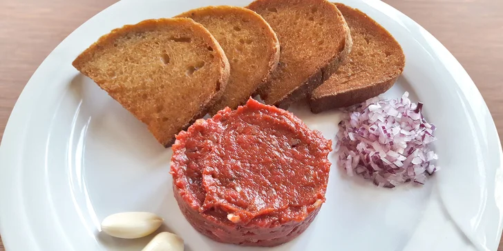 Tatarák z pravé svíčkové s křupavými topinkami