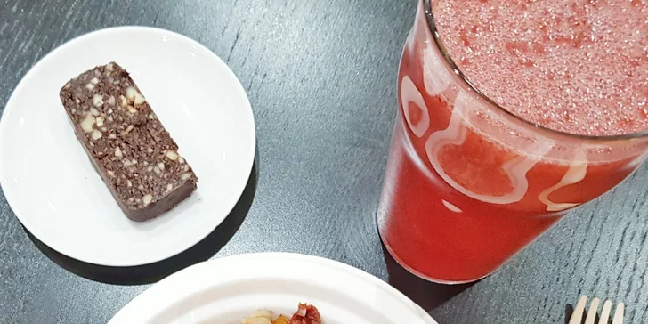 Dobroty plné vitamínů ve Zrawomlsu v Galerii Šantovka: obědové menu i dezert