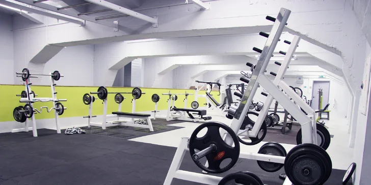 Měsíční cvičební program s osobním trenérem a relaxací v Avalon Fitness