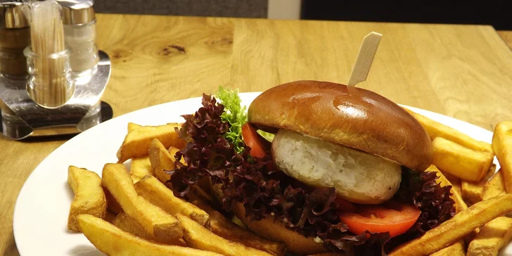 Burgerové menu s hovězím Chuck Roll a příp. degustace tří piv pro 1 či 2 osoby