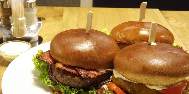 Burgerové menu s hovězím Chuck Roll a příp. degustace tří piv pro 1 či 2 osoby