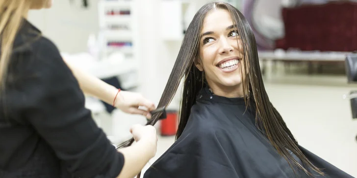 Dámské kadeřnické balíčky: střih pro krátké i dlouhé vlasy a vlasová kúra Olaplex